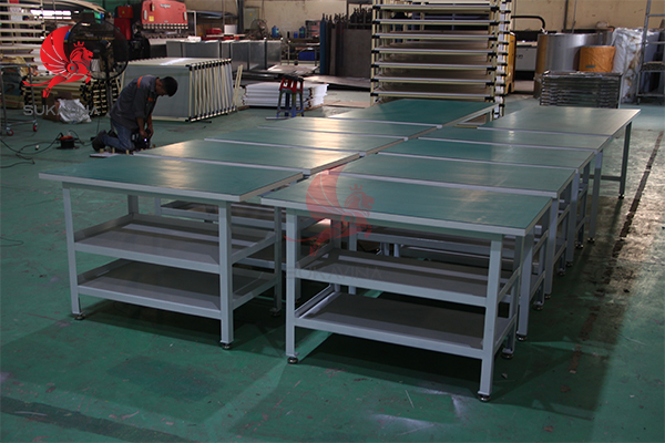 Chân tăng chỉnh bàn thao tác khung thép